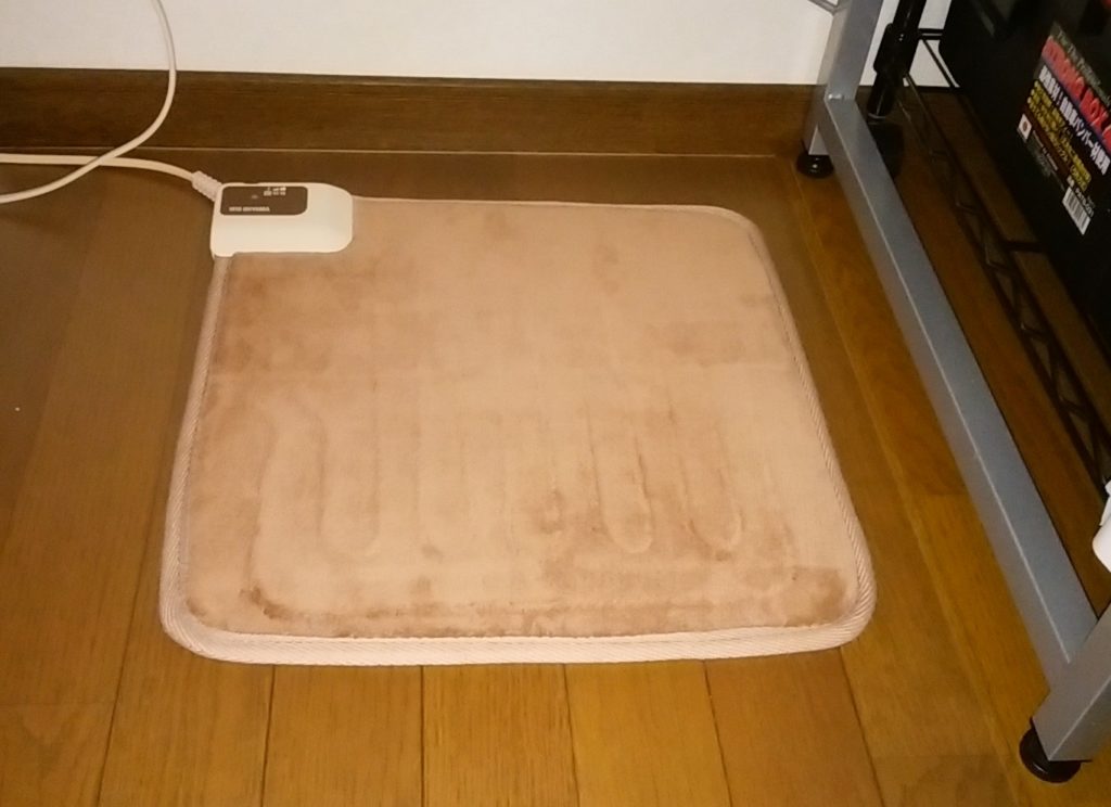 【ホットカーペット】パソコンデスク下や一人用に！ はるいろジャンクヤード